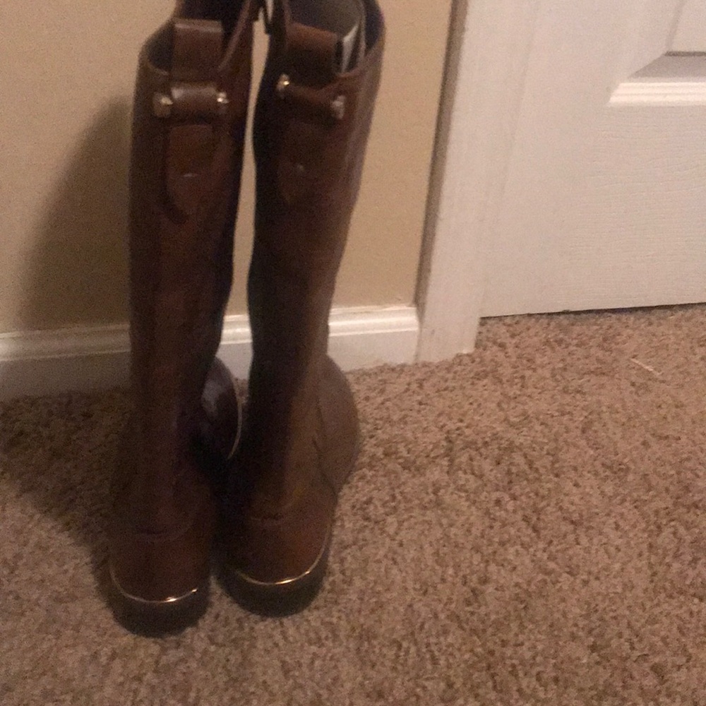 Boots - Picture 3 of 4